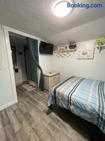 Neals Nest Cozy Cabin - Image 2