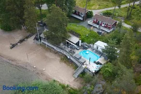 Airisto Hill & Inn - Two Beach Cabins - Image 3