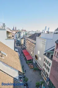 Central rooftop apartment with AC and city view - Image 1