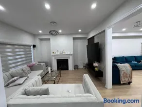Beautiful and Luxurious house in Clarington - Image 1