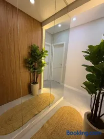 Apartamento moderno, a 200 metros da praia com pátio,piscina e churrasqueira privativa 2 vagas de garagem - Image 4