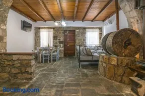 Olive Guesthouse Trypiti - Image 4