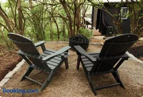 Treehouse with TWO outdoor tubs by the creek! - Image 4