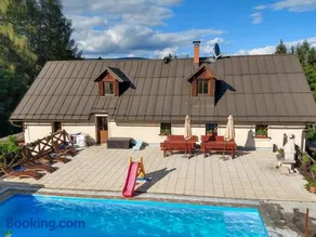 Chalupa Barborka - Národní park Krkonoše, sauna, bazén, dětské hřiště, gril, 6 pokojů, kuchyň, společenská místnost s krbem - Image 1