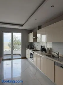 Ocean Breeze Apartment - Image 2