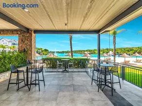 1523 The Blyde Crystal Clear 2 Bedroom Apartment - Image 2