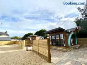 Elletson Park Wood fired Hot tubs, Caravans & Pods - Image 3
