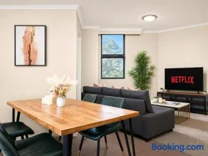 Prime Sydney 3BR - Pool,Gym 2 Parking with Balcony - Image 1