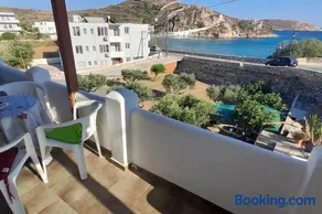 Παραθαλάσσιο εξοχικό σπίτι με θέα τον κόλπο Βάρης - Image 1