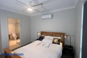 4 Bedroom House, Master with ensuite and AC - Image 1