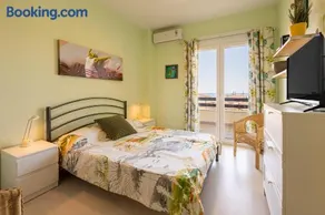 Jordan's Seaview Apartment - Image 3