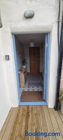 Relaxed rural apartment 15 min from coastal walks - Image 4