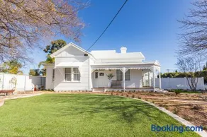 White House Swan Hill - Image 1