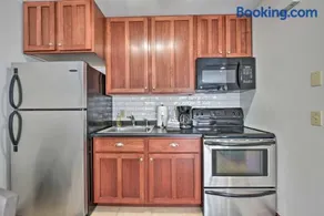 Pet-Friendly Retreat w/ Deck: Steps to Marina! - Image 4