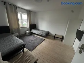 Ganze Wohnung mit großem Parkplatz-Nähe A3 - Image 5