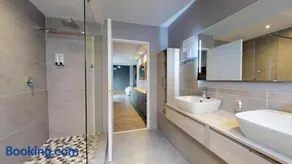Portview and Brenwin Guesthouse - Image 3
