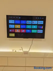 TRIO Bukit Tinggi 2-bedroom NEW Apt with NETFLIX smart tv - Image 3