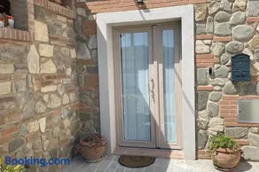 Stone house - Image 1