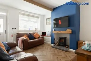 Haworth Haven - Charming Cottage with Private Garden & Summer House - Image 2
