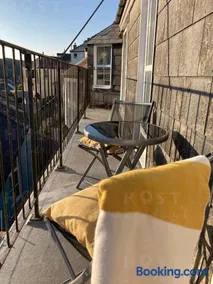 Looe with a View - Entire apartment with FREE allocated parking - Image 1