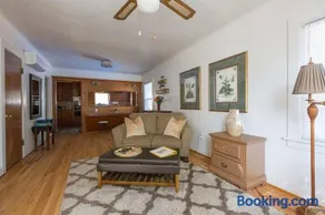 Vinland Bungalow - Image 2