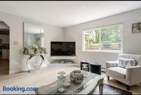 The Oxford Signature Luxury Entire Family Suite - Image 2