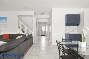 Quiet Whitestown Retreat - Image 2