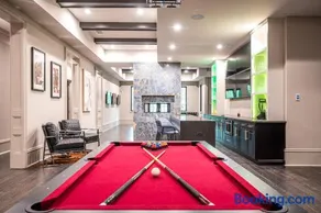 Adams Mansion, 10K Sqft, 7BD/7BA, 15min to Airport - Image 4