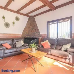 Spacious Villa in Guillena with Garden and Private Pool - Image 2