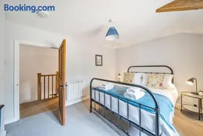 Poacher's Cottage - Image 2