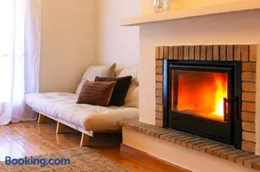 VYTINA LOFTS - Cozy 2-Level Loft Apartments with Fireplace & Mountain Views - Image 4
