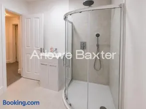 Stylish 3-Bedroom Garden Home, AC, Contractors and Families - Image 4