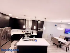 The Luxe Haven S Luxury 3BR Family Home - Image 5