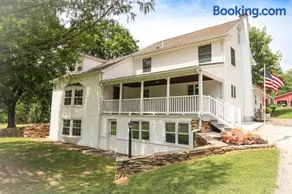 30-acre Family Farmhouse-Creek Fire Pit & Theater Near Codorus - Image 2