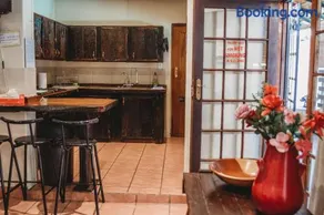 Charming Self Catering Apartment - Image 2