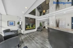1BD+Den condo, with free parking in Downtown! - Image 1