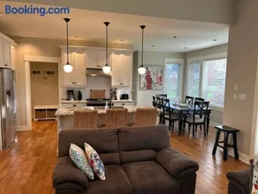 Qualicum Landing West Coast Cottage - Image 3