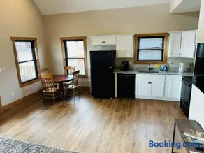 Bourbon Villa at Daynabrook Farm with Hot Tub-5 - Image 4