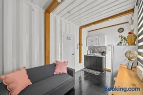 Beachside 1BR Apartment Sleeps 4 - Image 4