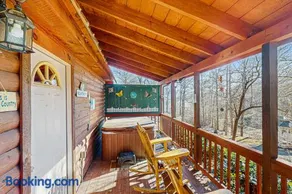 Cozy Cabin Sleep 3 Hot Tub Free Attraction Ticket - Image 3