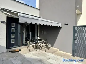 Modern apartment with jacuzzi "Sunny Home" - Image 2