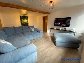 Deer Lounge - Image 4