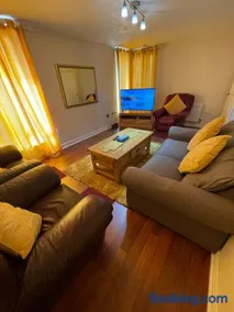 Holiday Home In Cardiff. Sleeps 6 - Image 2
