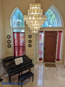 Spacious FIFA Houston Home with Pool Sleeps 13 - Image 5