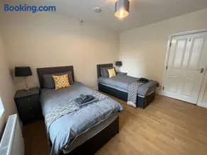 Spacious ground floor suite comfortably sleeps up to eight - Image 3