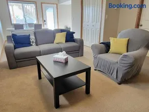 Quaint Lonsdale Suite - Image 2