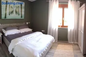 Liebevoll eingerichtete Wohnung - Image 1