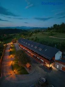 Pensiunea la Tăuț - Image 1