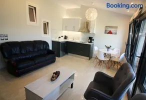Santa Barbara Lakis Apartments - Image 3