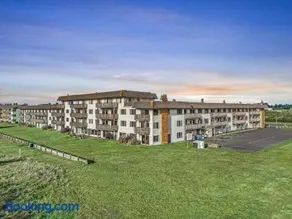 Ground Floor Studio - Pet-Friendly with Kitchenette - Pool and Hot Tub - Image 2